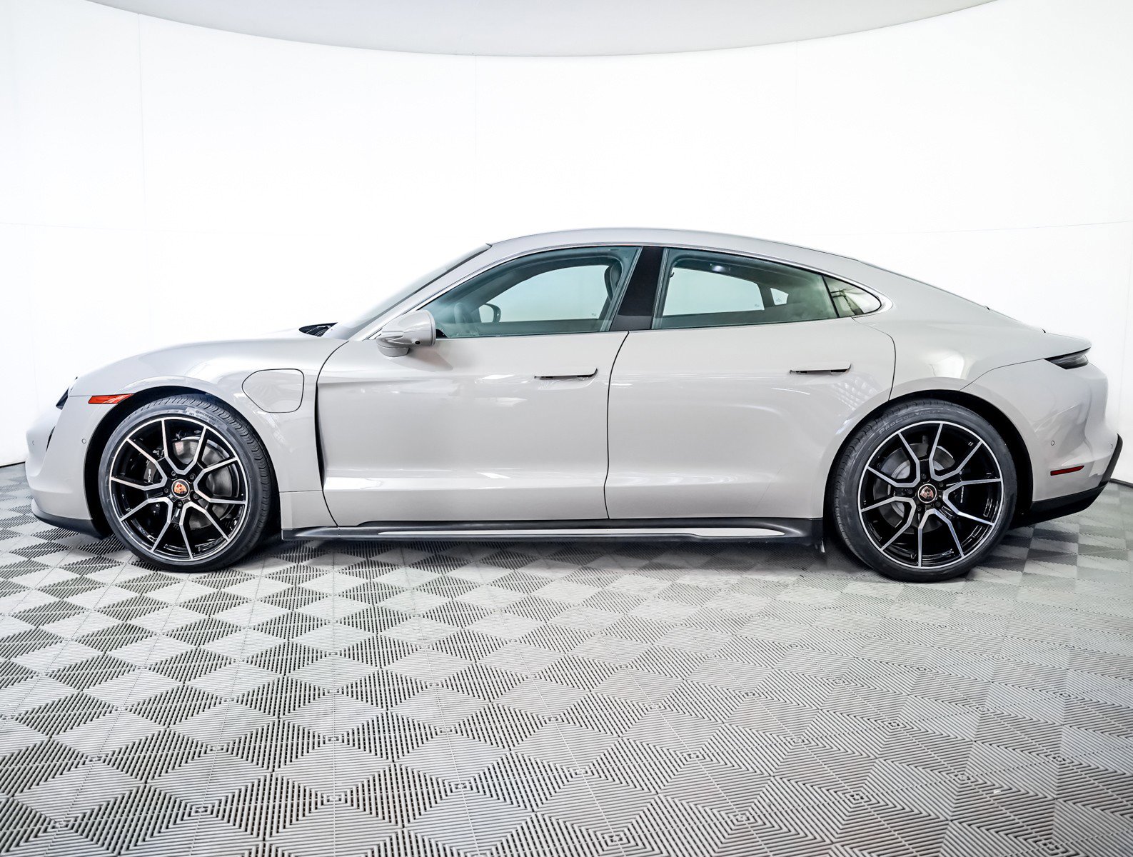 Certified 2024 Porsche Taycan 4S w/ Technology Package (P6F) image 2