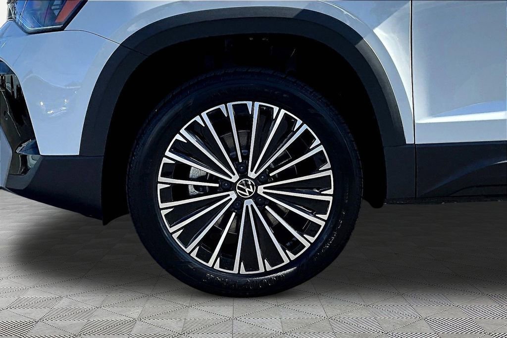 New 2026 Volkswagen Taos SE image 29