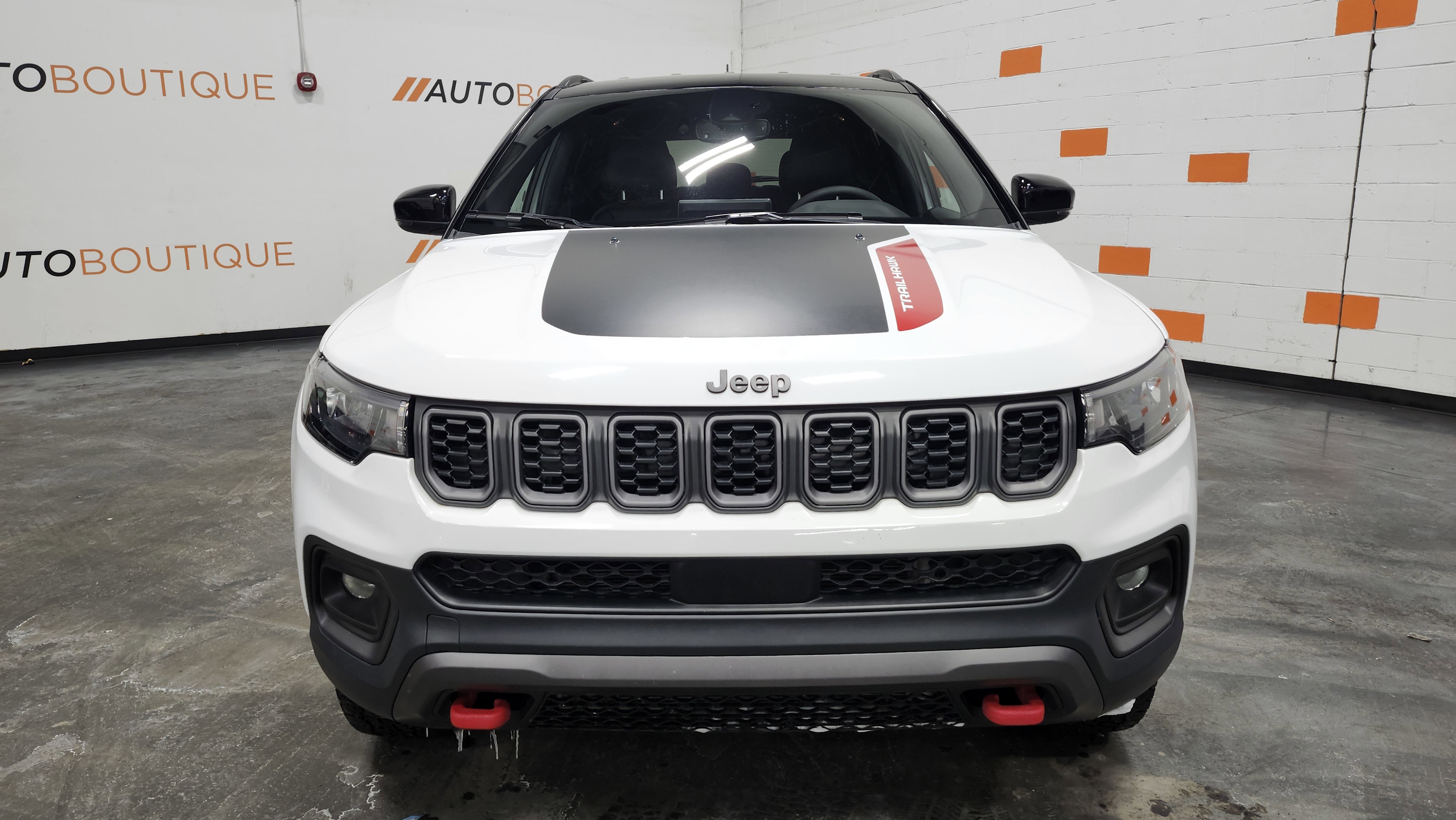 Used 2025 Jeep Compass Trailhawk image 13