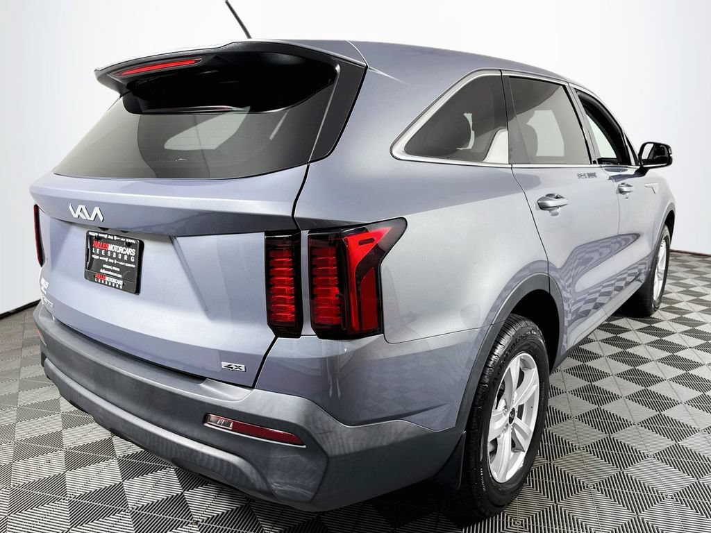Used 2023 Kia Sorento LX AWD/4WD image 7