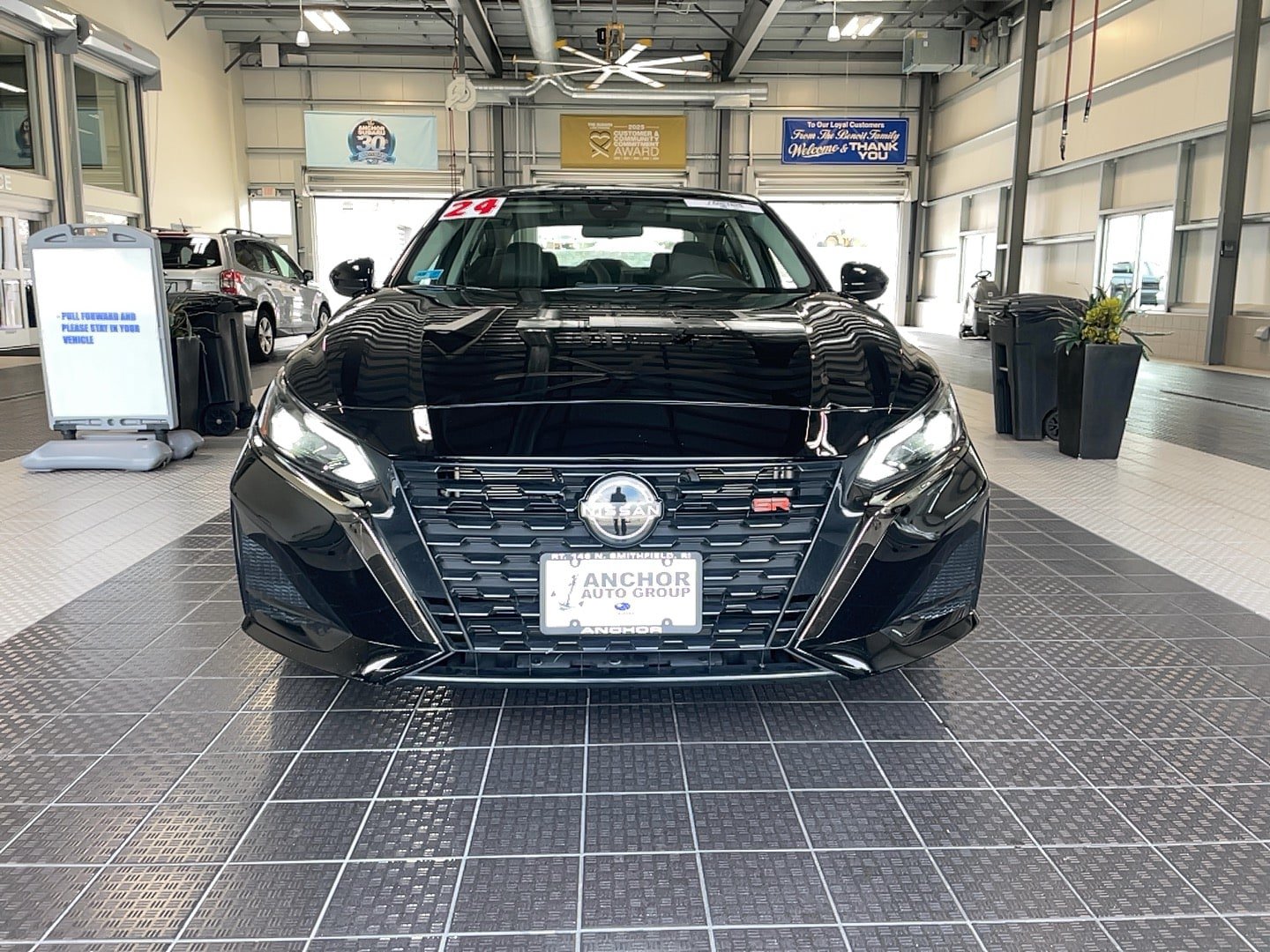 Used 2024 Nissan Altima 2.5 SR FWD image 2