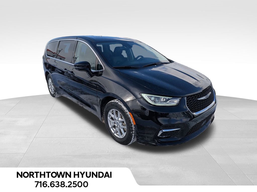 Used 2024 Chrysler Pacifica Touring-L image 11