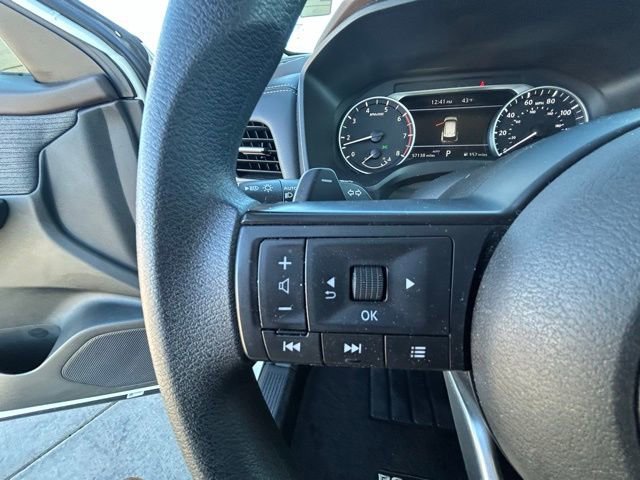 Used 2023 Nissan Rogue S image 13