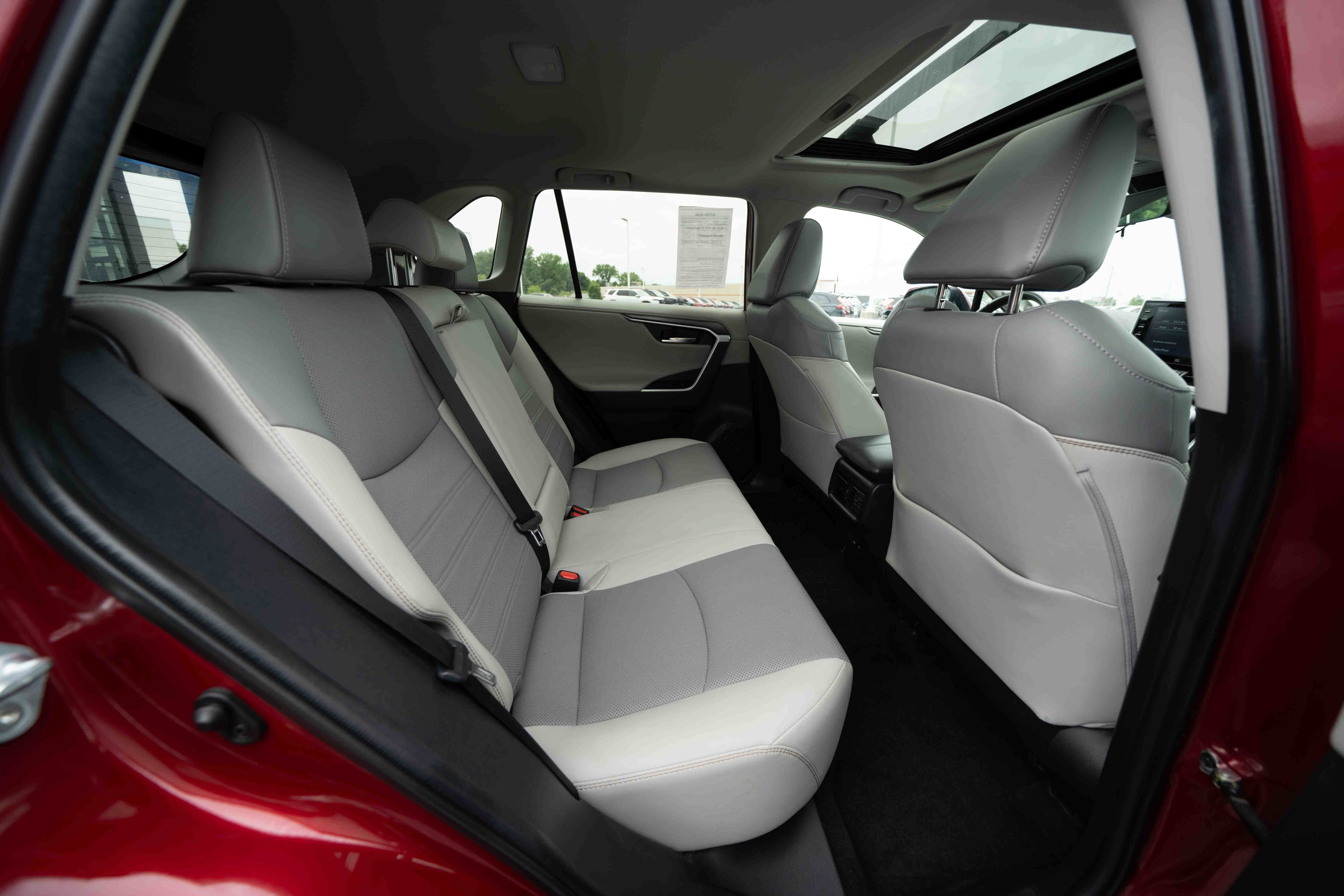Used 2022 Toyota RAV4 Limited w/ Limited Grade Weather Package AWD/4WD image 25