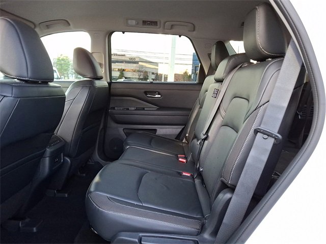 Used 2022 Nissan Pathfinder SL w/ SL Black Package image 17