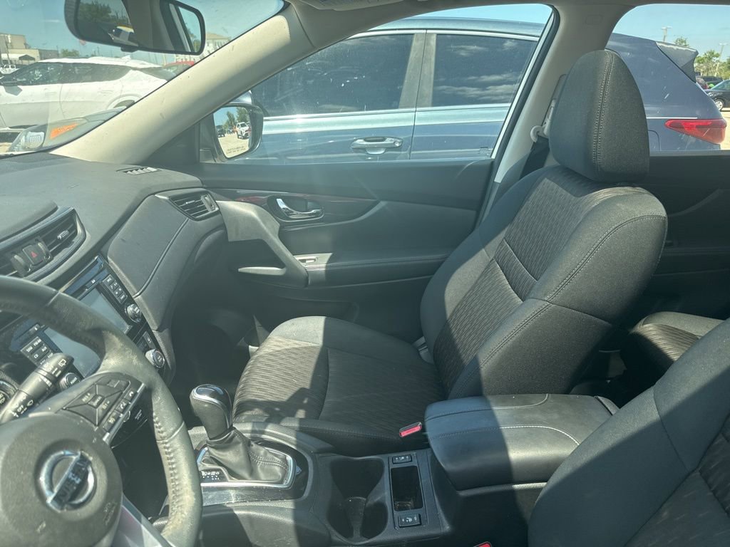 Used 2017 Nissan Rogue SV image 10