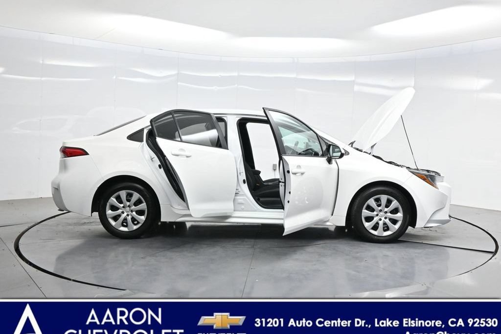 Used 2025 Toyota Corolla LE FWD image 3