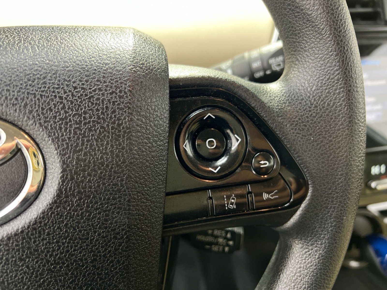 Used 2019 Toyota Prius LE image 36