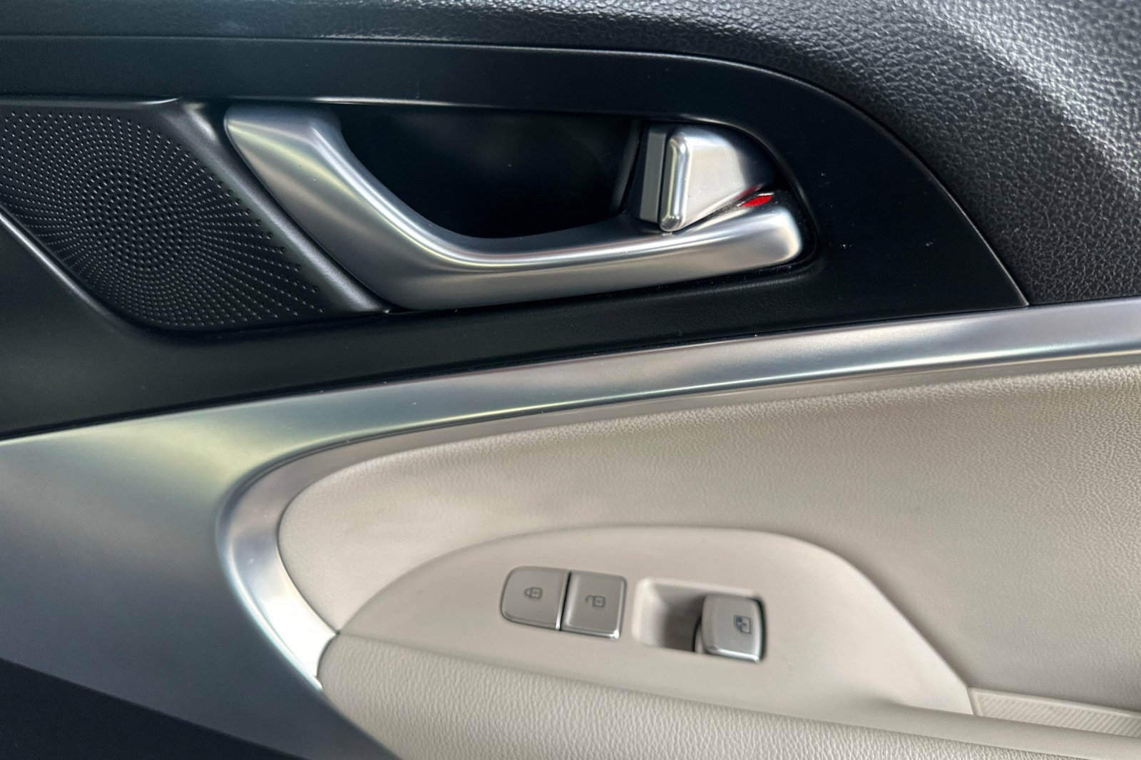 Used 2023 Genesis G70 2.0T image 21