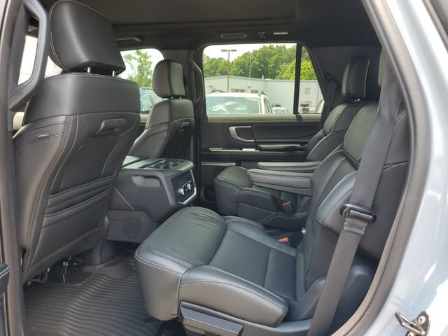 Used 2025 Ford Expedition Platinum w/ Stealth Appearance Package AWD/4WD image 15