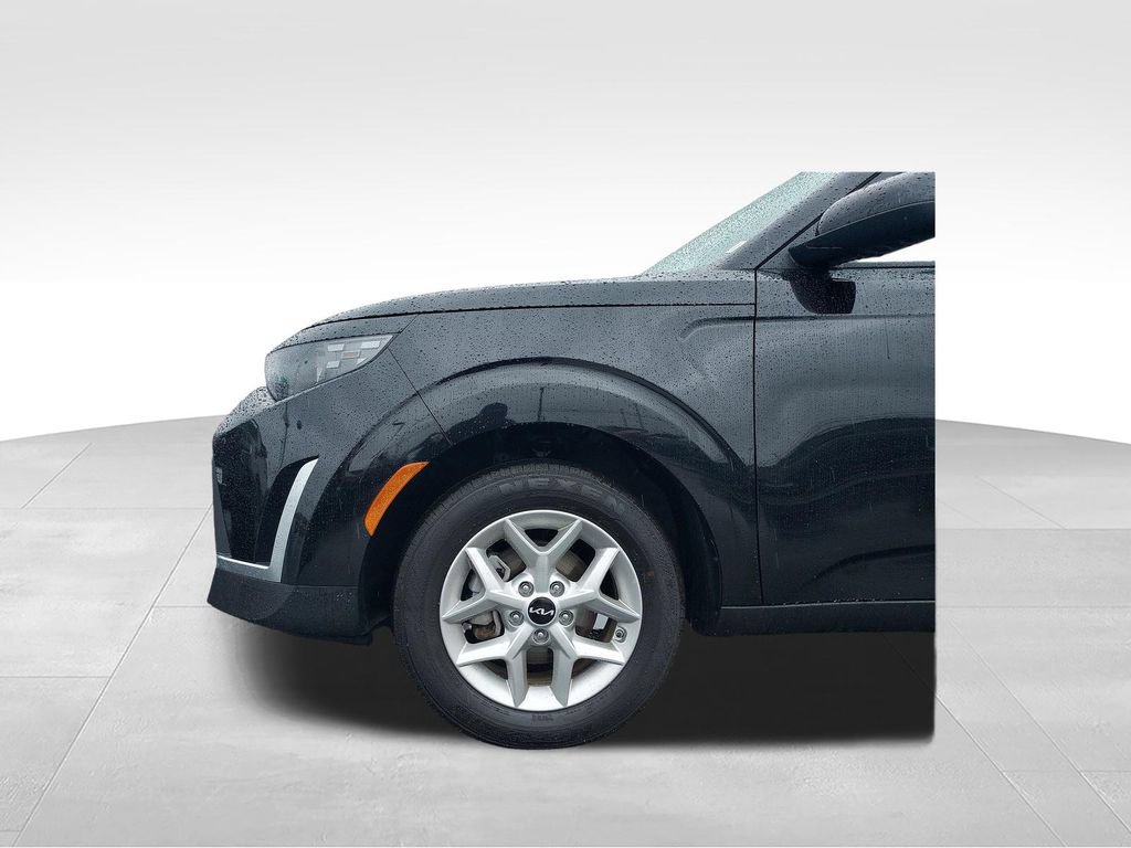 Used 2025 Kia Soul LX w/ LX Technology Package FWD image 16