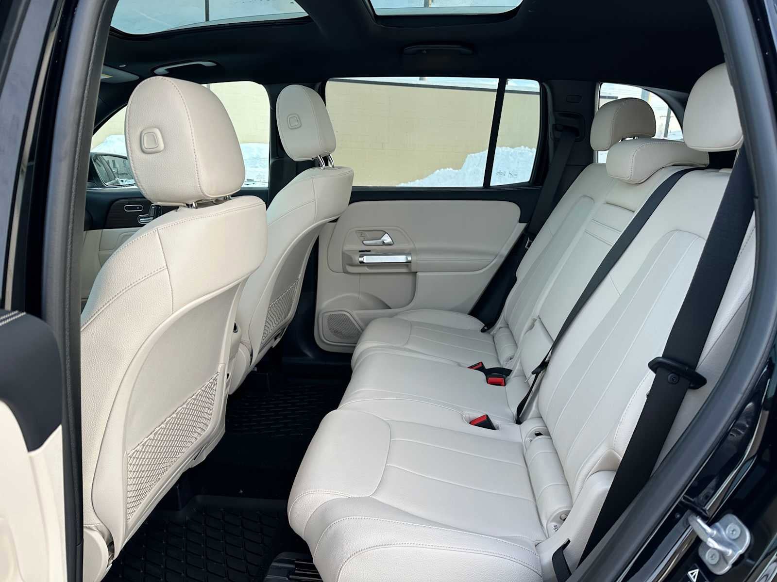 Used 2026 Mercedes-Benz GLB 250 4MATIC image 17