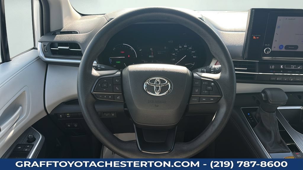 Used 2025 Toyota Sienna LE FWD image 22