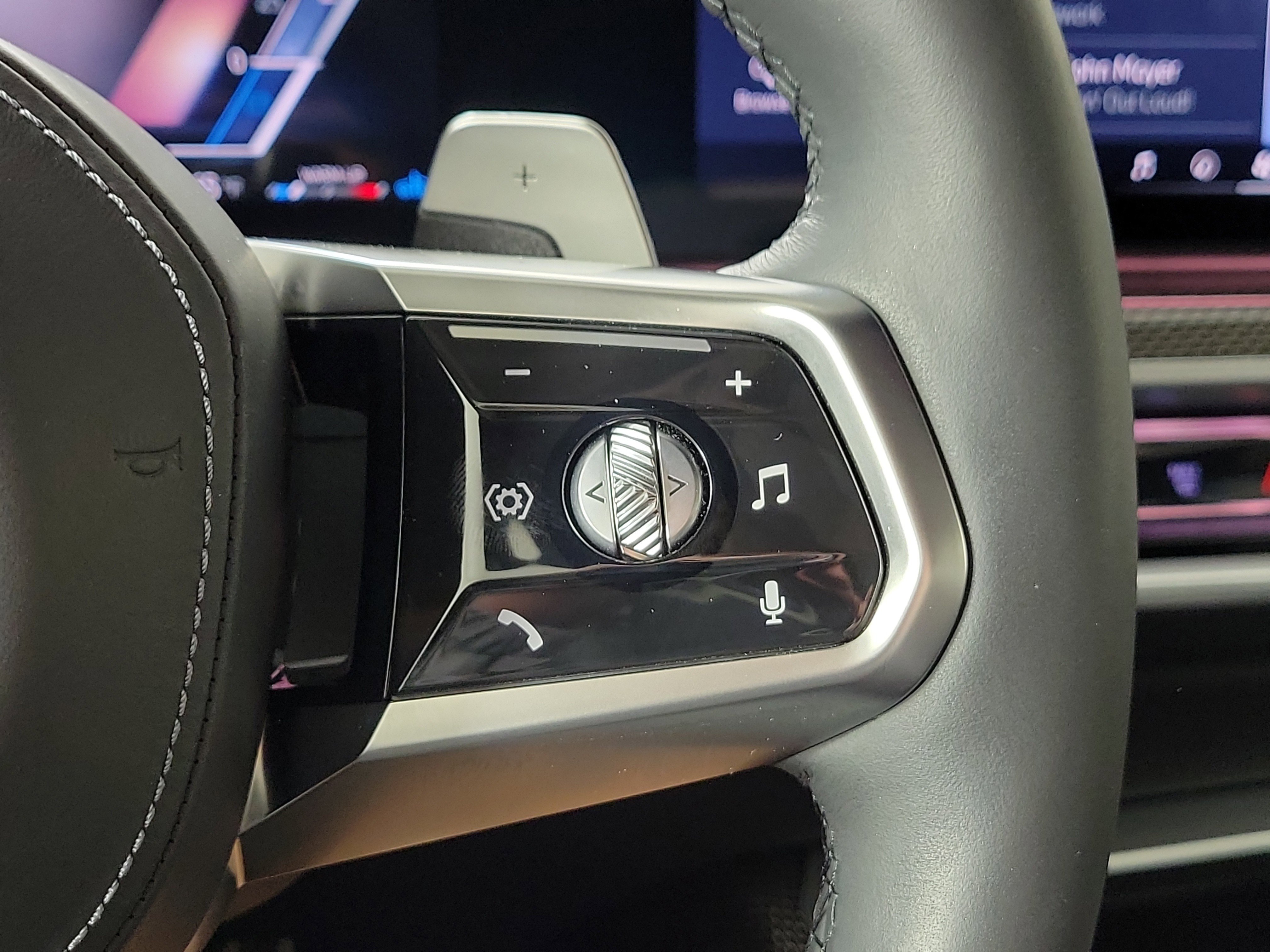 Certified 2023 BMW 760i xDrive w/ Executive Package AWD/4WD image 14