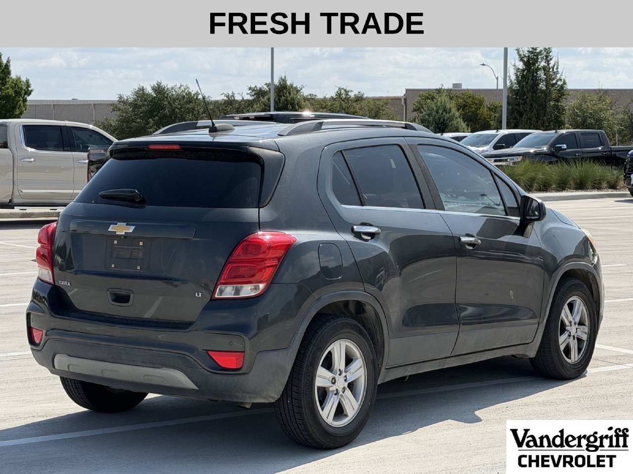 Used 2017 Chevrolet Trax LT w/ Sun & Sound Package FWD image 4