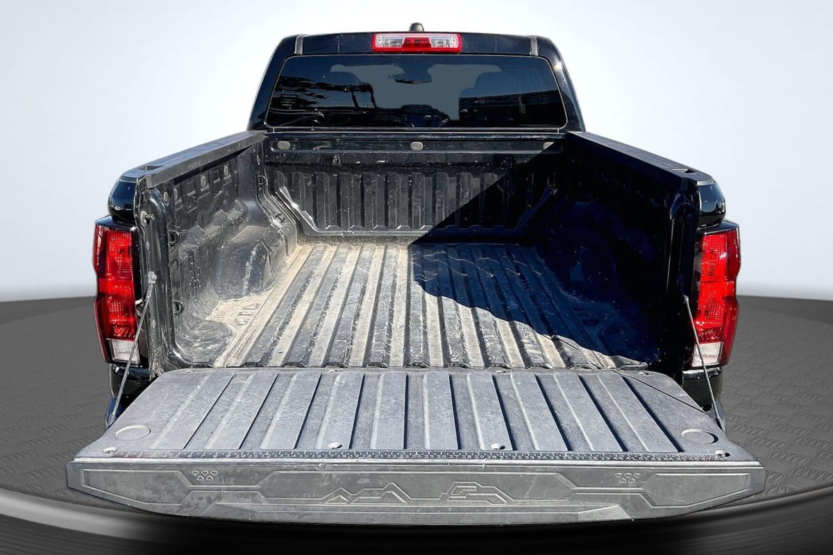 Used 2023 Chevrolet Colorado W/T RWD image 18