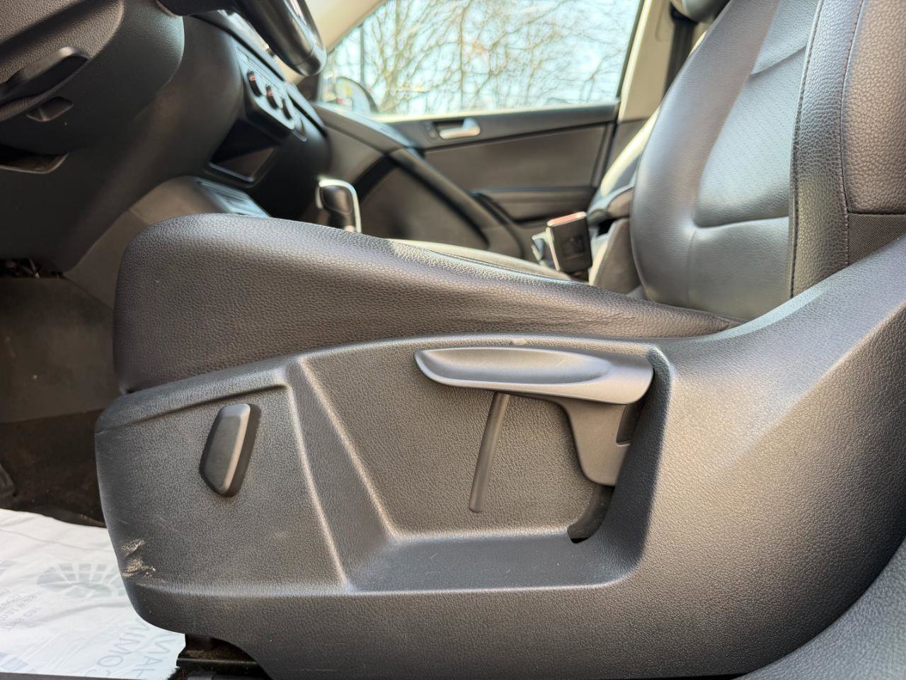 Used 2016 Volkswagen Tiguan S image 23