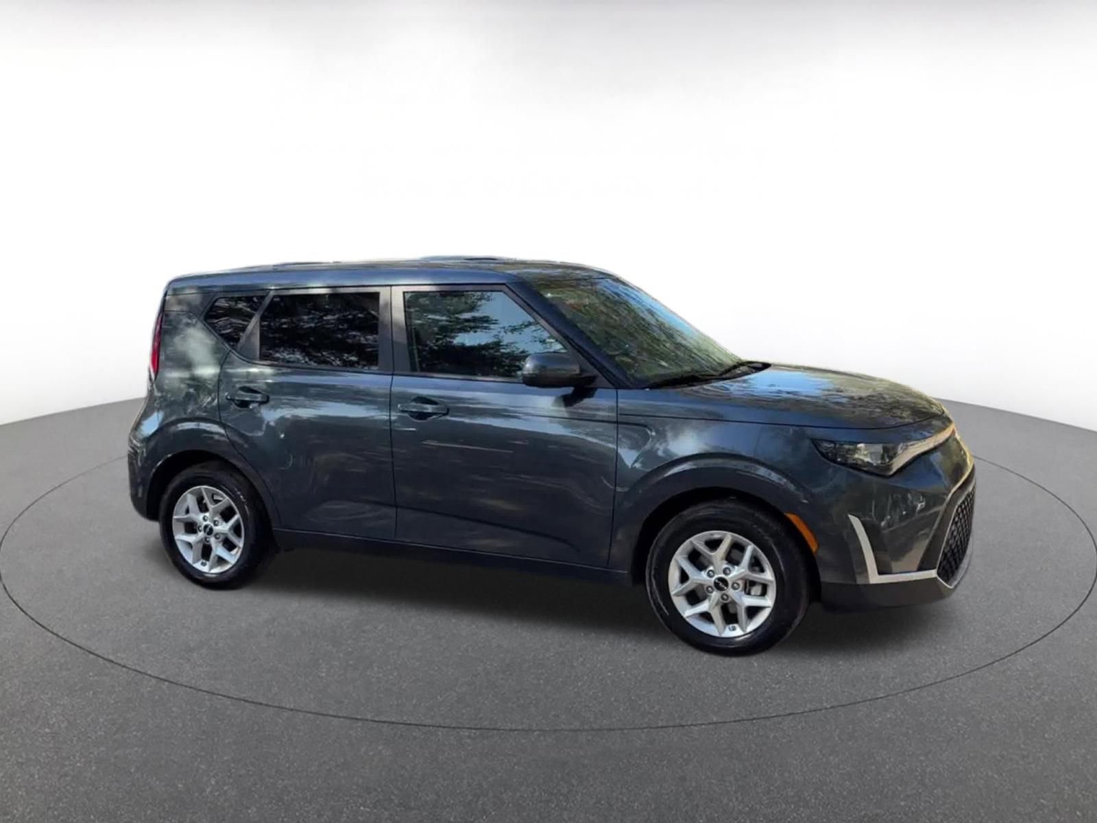 Used 2025 Kia Soul LX w/ LX Technology Package image 2