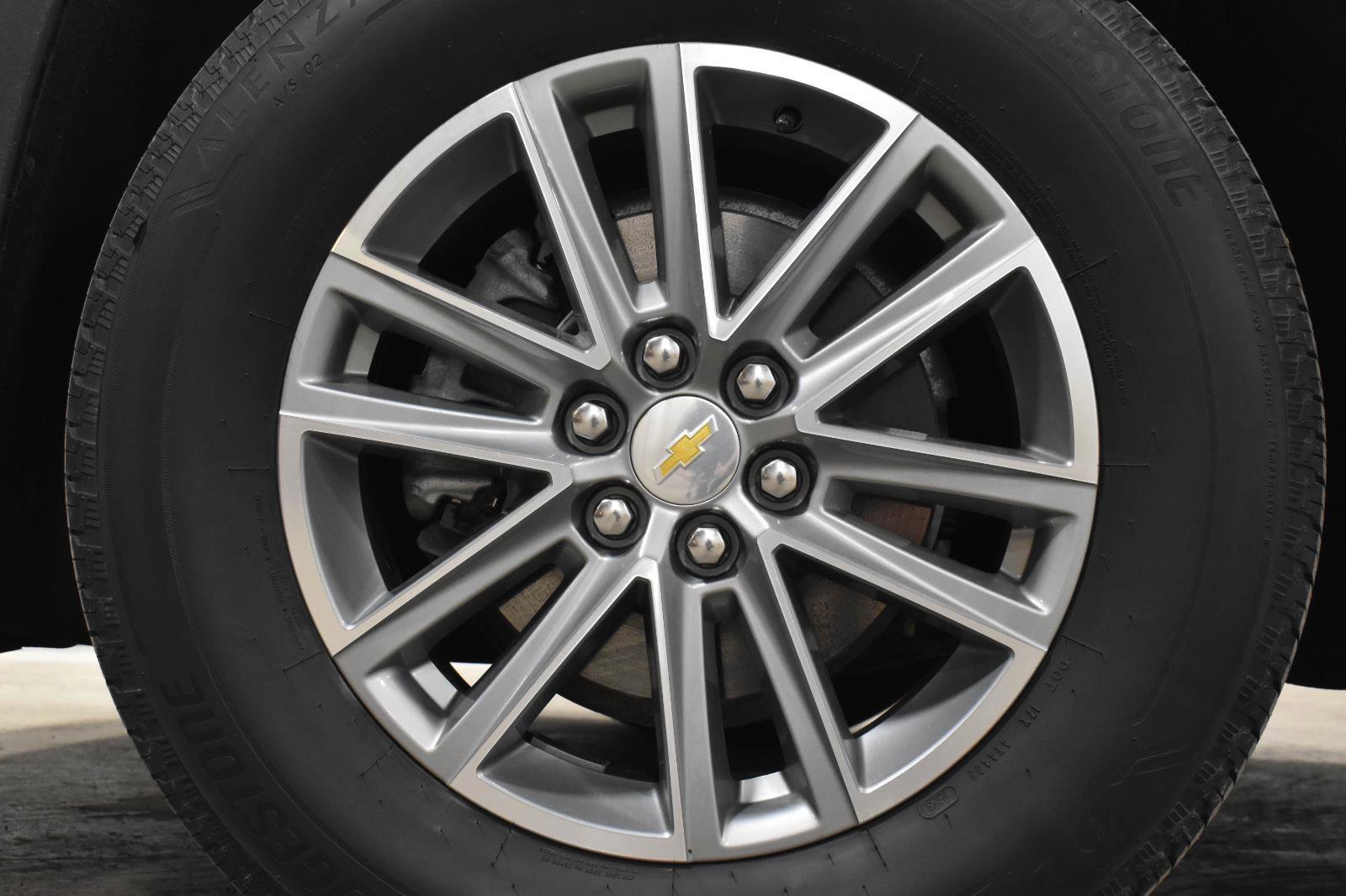 Used 2023 Chevrolet Traverse LT image 37