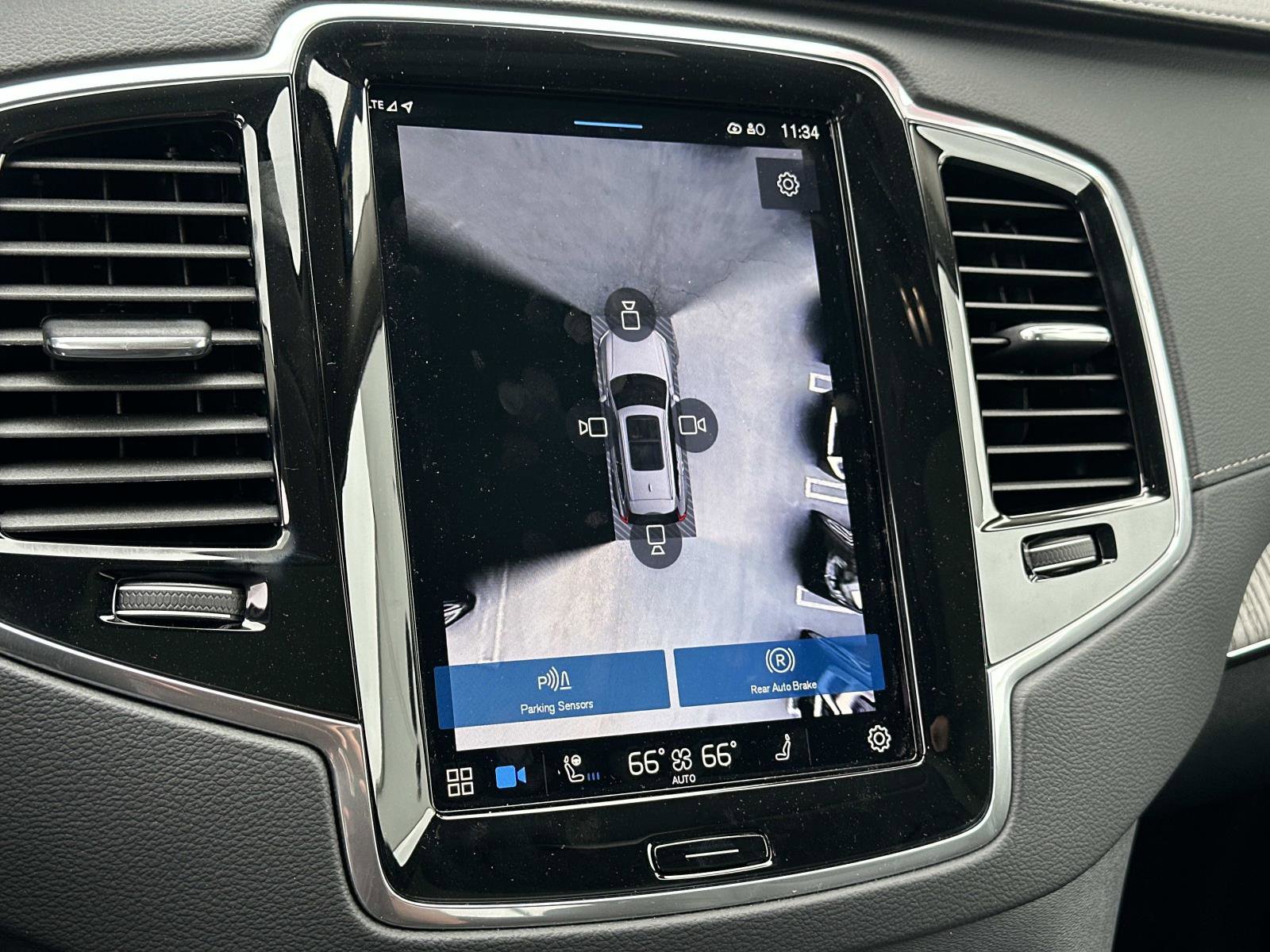 Certified 2024 Volvo XC90 B6 Ultimate w/ Lounge Package image 13