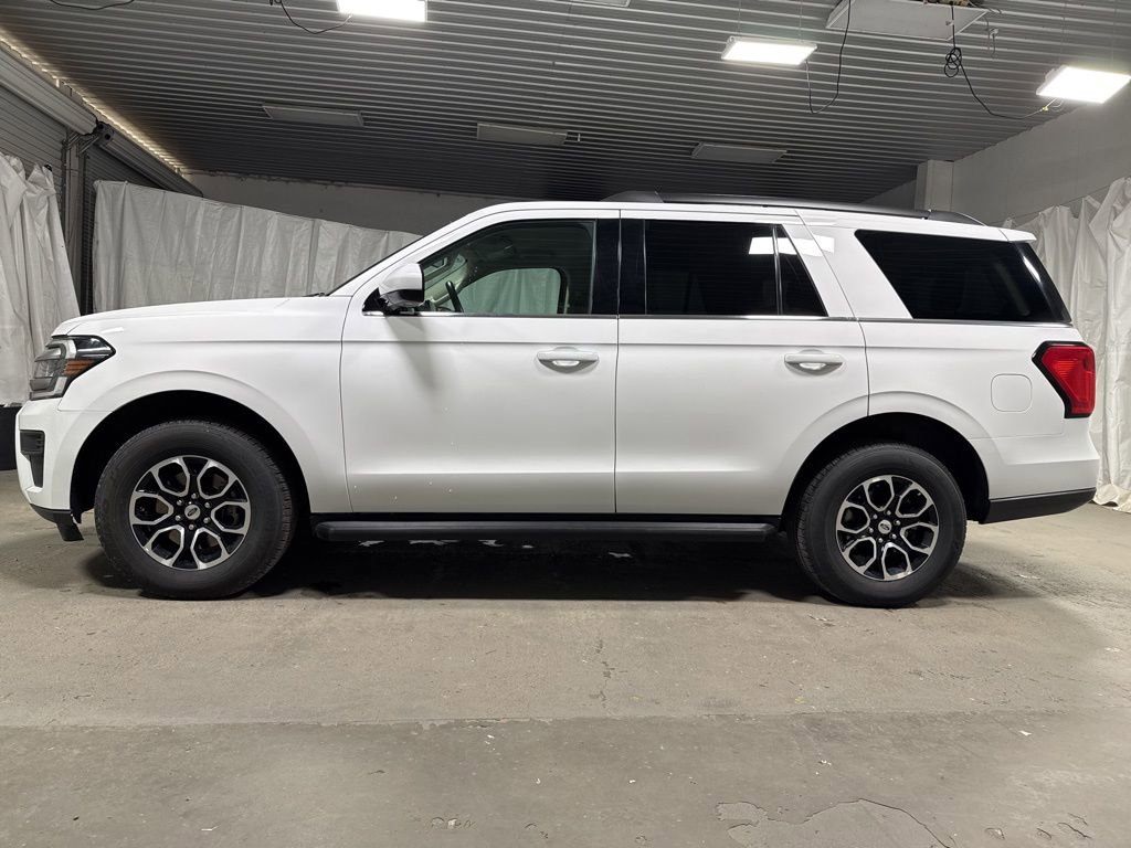 Used 2024 Ford Expedition XLT AWD/4WD image 4
