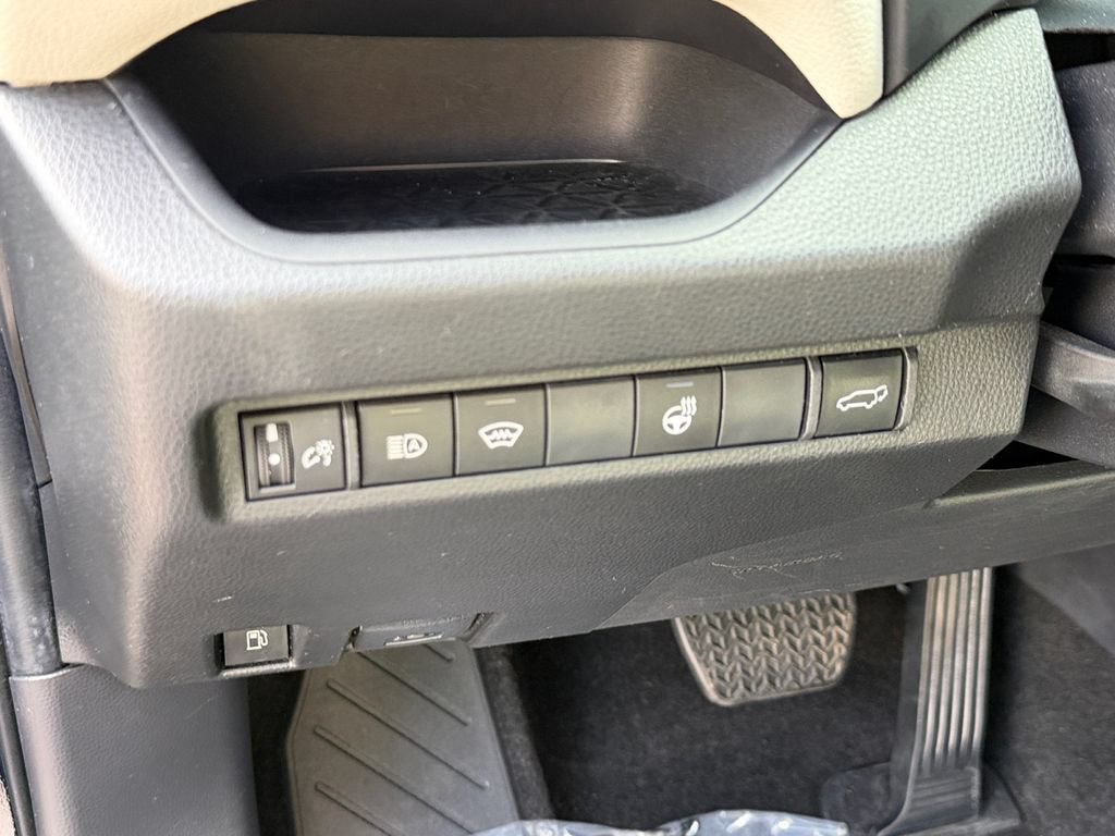 Used 2023 Toyota RAV4 XLE Premium AWD/4WD image 31