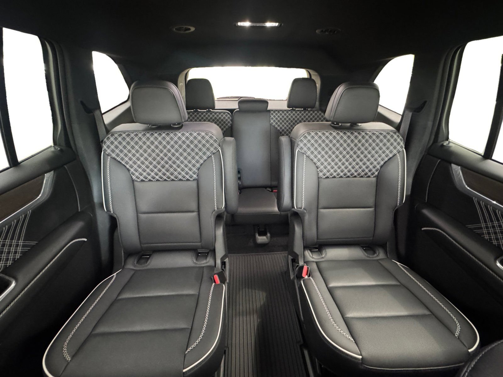 Certified 2025 GMC Acadia Denali w/ LPO, Floor Liner Package AWD/4WD image 17