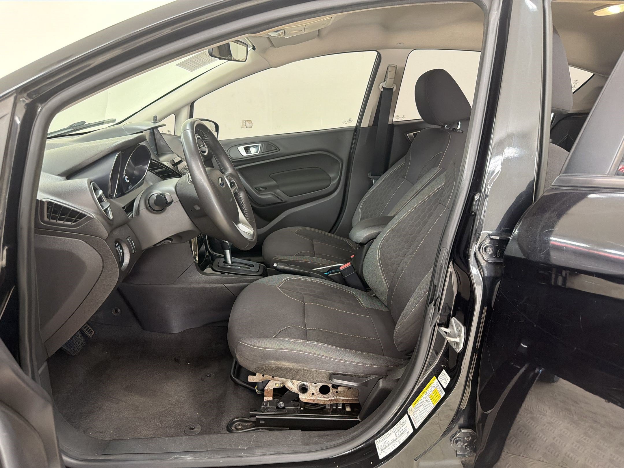 Used 2014 Ford Fiesta SE w/ Equipment Group 201A FWD image 22