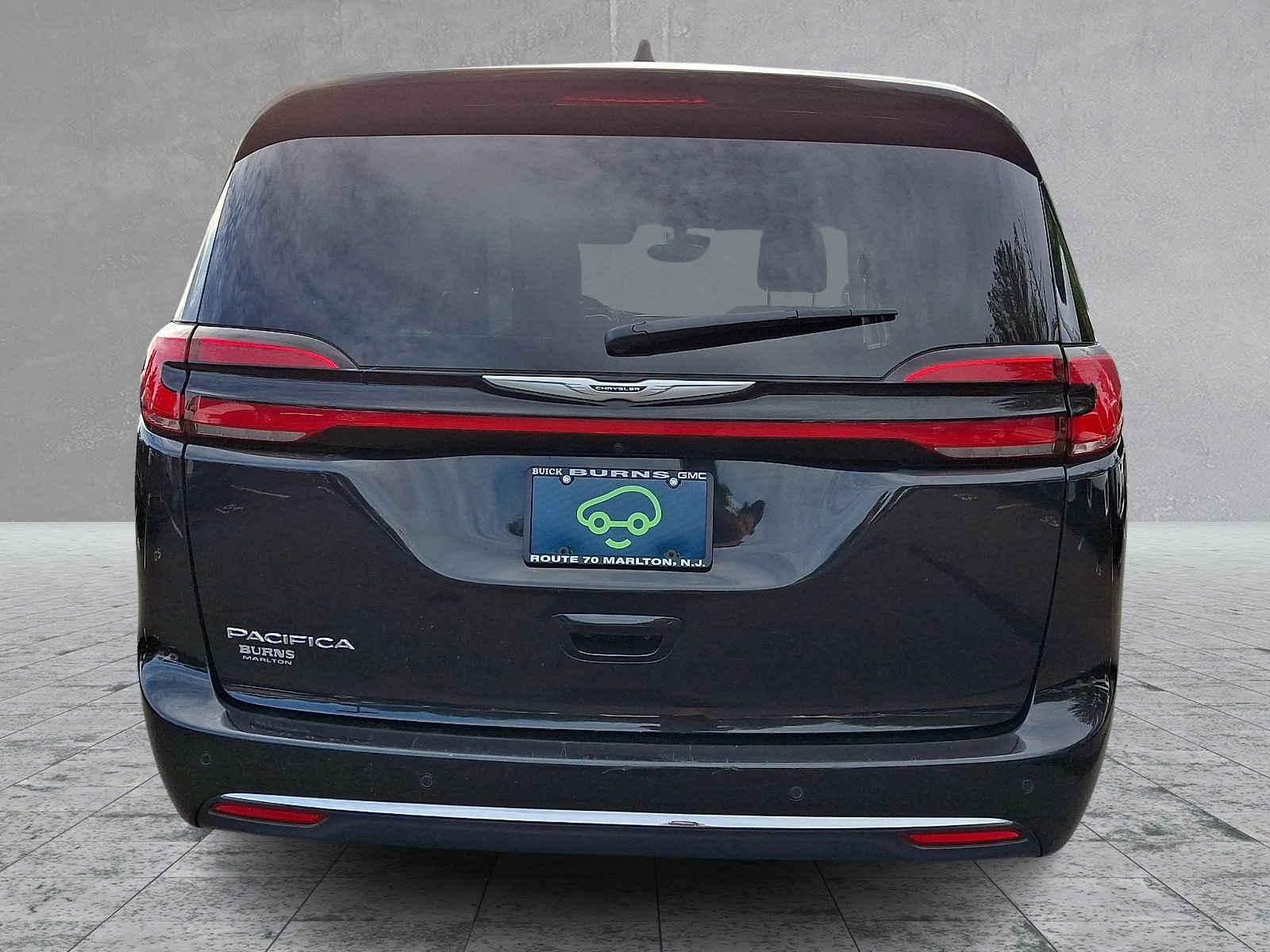 Used 2023 Chrysler Pacifica Touring-L FWD image 5
