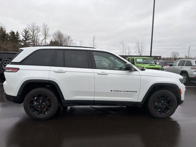 Certified 2025 Jeep Grand Cherokee Altitude image 8