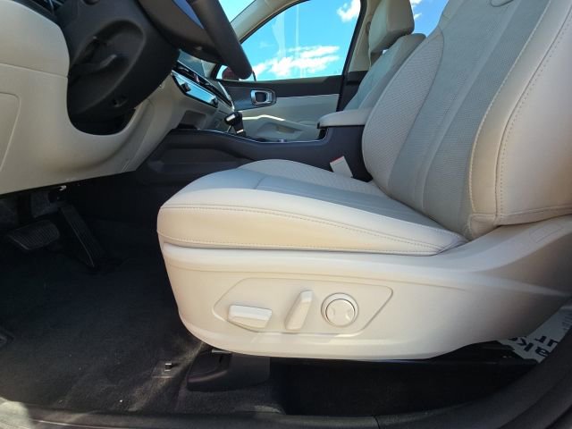 Used 2025 Kia Sorento EX w/ Panoramic Sunroof Package image 24