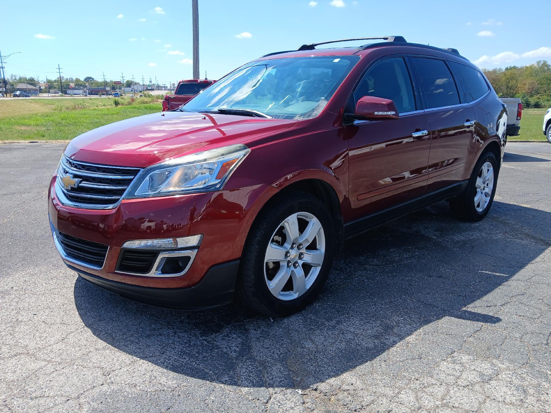 Used 2017 Chevrolet Traverse LT w/ Traveler's Package FWD image 1