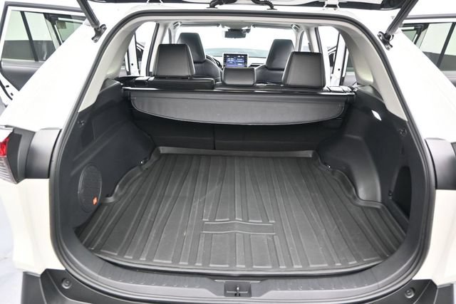 Used 2022 Toyota RAV4 XLE Premium AWD/4WD image 15