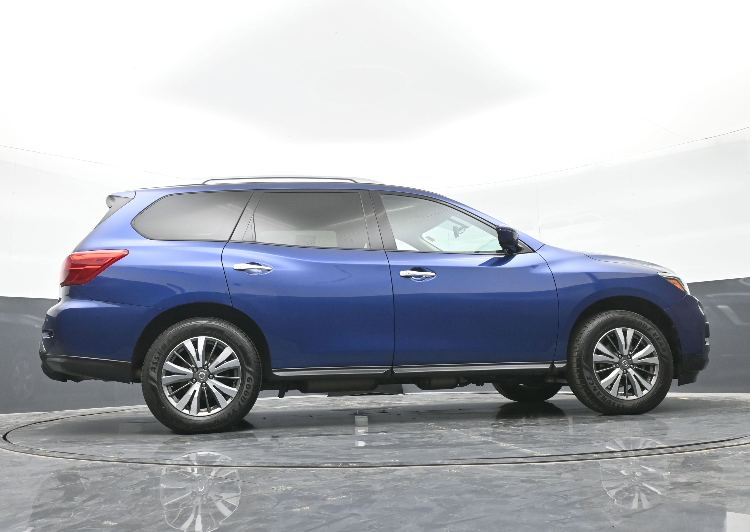 Used 2020 Nissan Pathfinder SV image 43