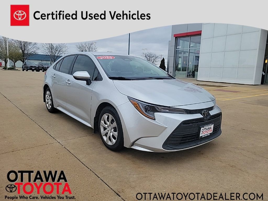 Used 2025 Toyota Corolla LE image 1