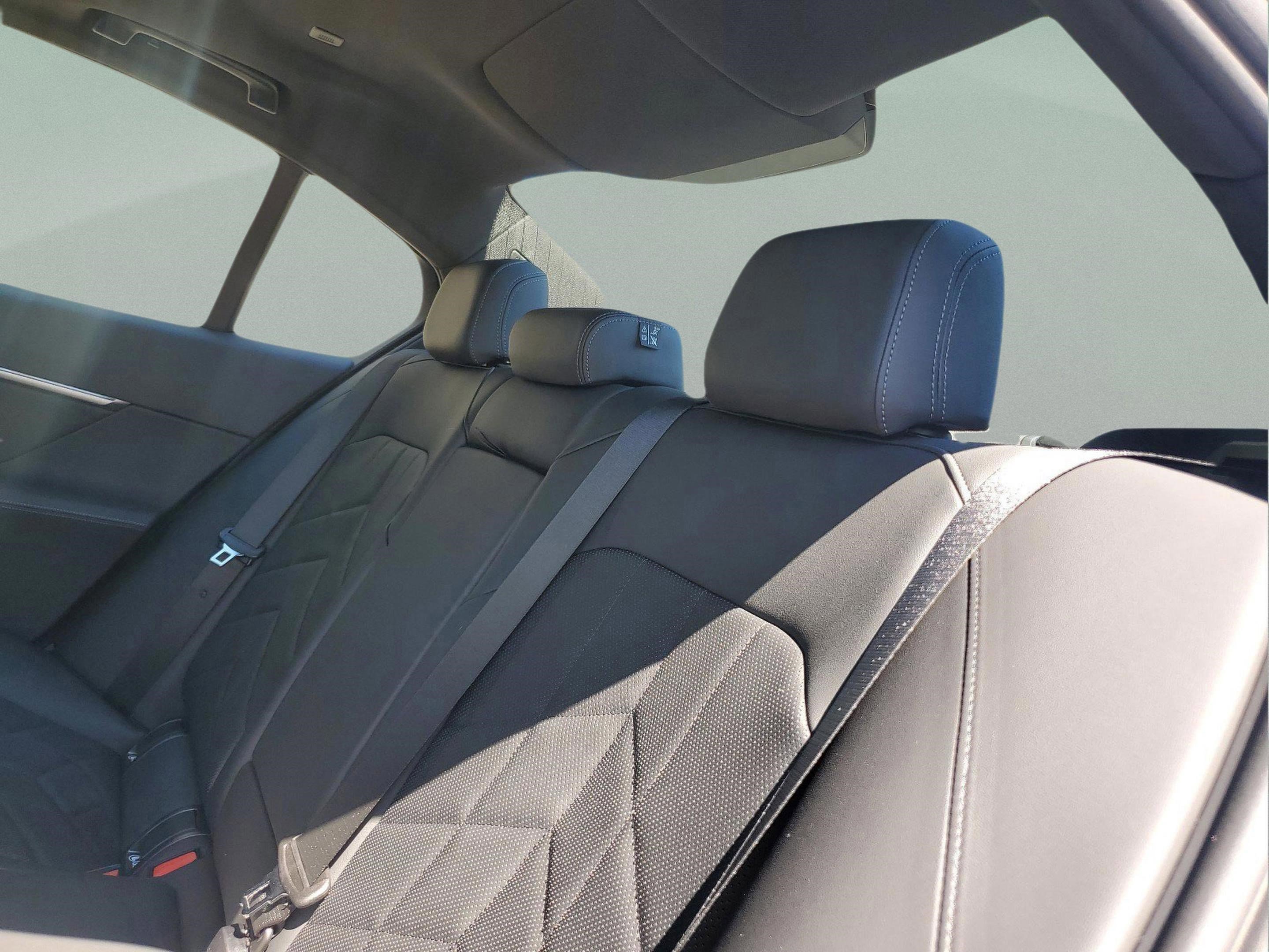 Used 2025 BMW i5 eDrive40i w/ Premium Package RWD image 7