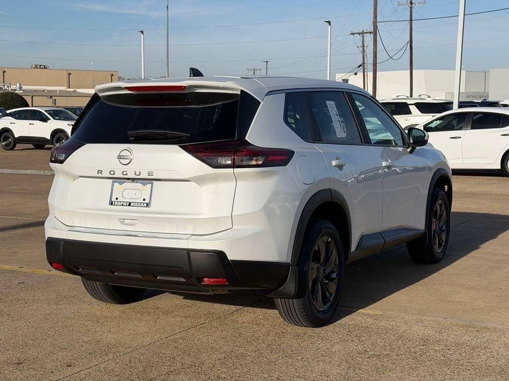New 2026 Nissan Rogue SV FWD image 4