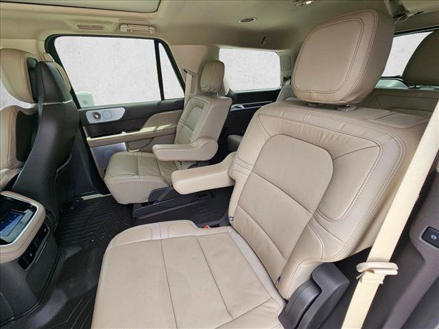 Used 2023 Lincoln Navigator Reserve AWD/4WD image 18