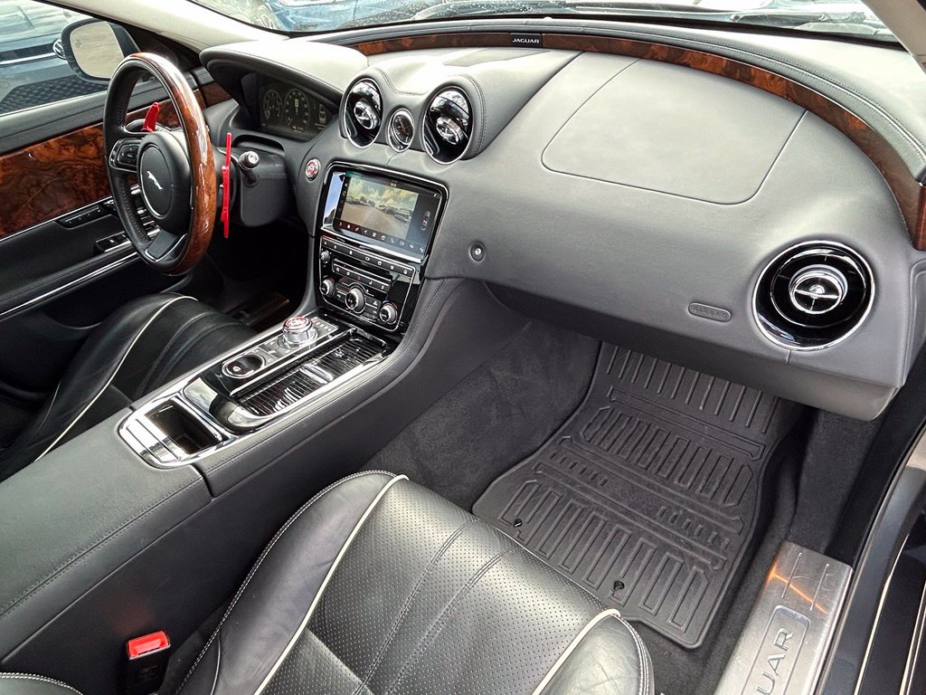Used 2018 Jaguar XJ R-Sport RWD image 42