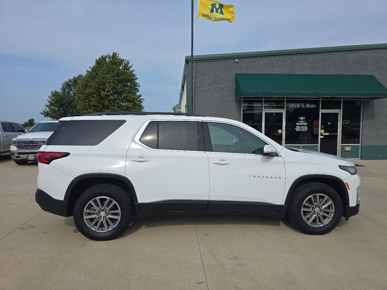 Used 2023 Chevrolet Traverse LT FWD image 6