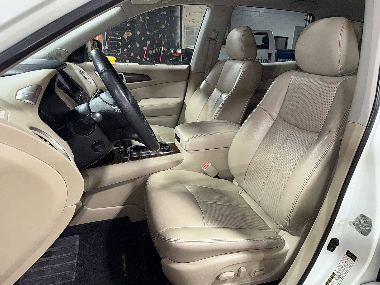 Used 2019 Nissan Pathfinder Platinum image 15