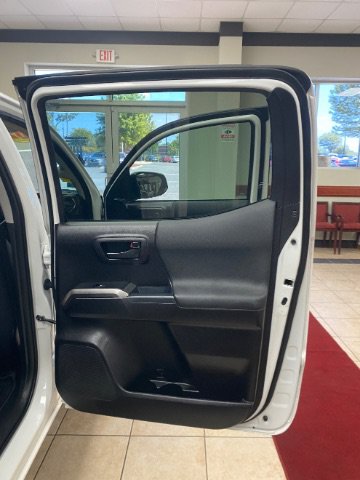Used 2021 Toyota Tacoma 2WD Double Cab image 12