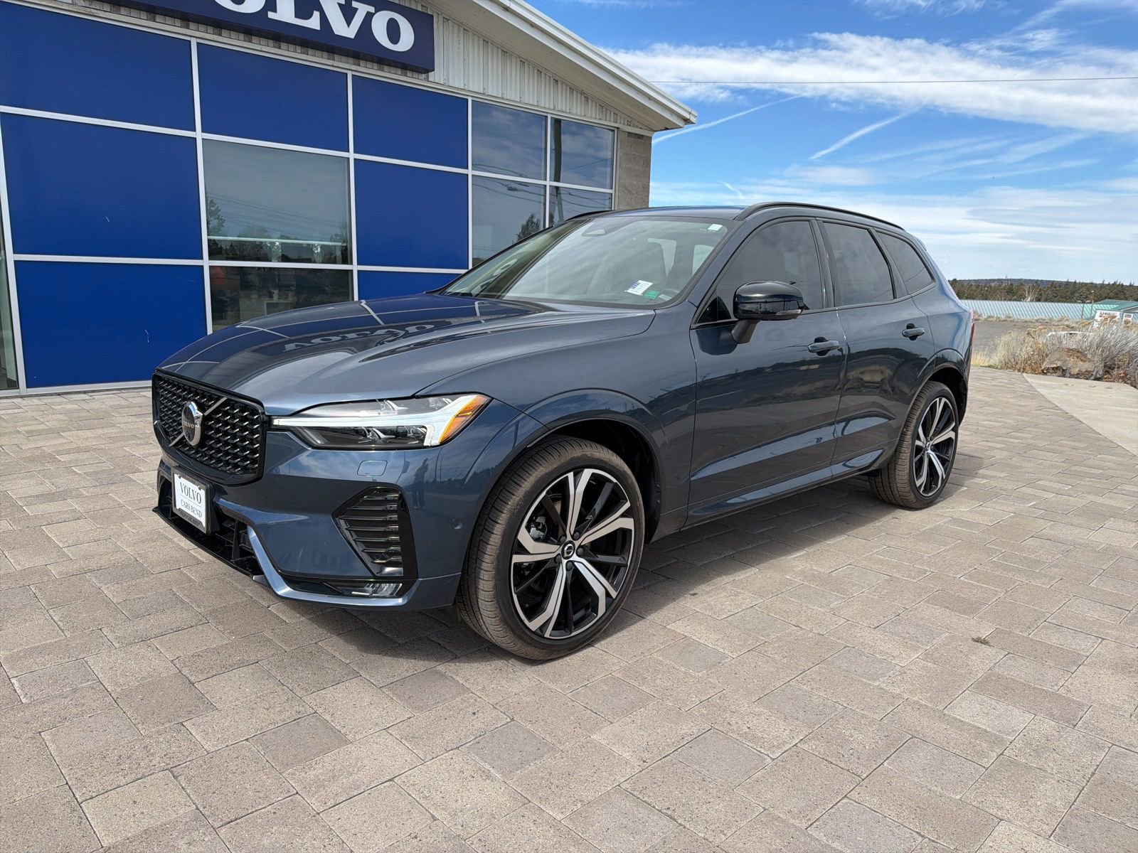 Used 2024 Volvo XC60 B5 Ultimate w/ Protection Package Premier image 27