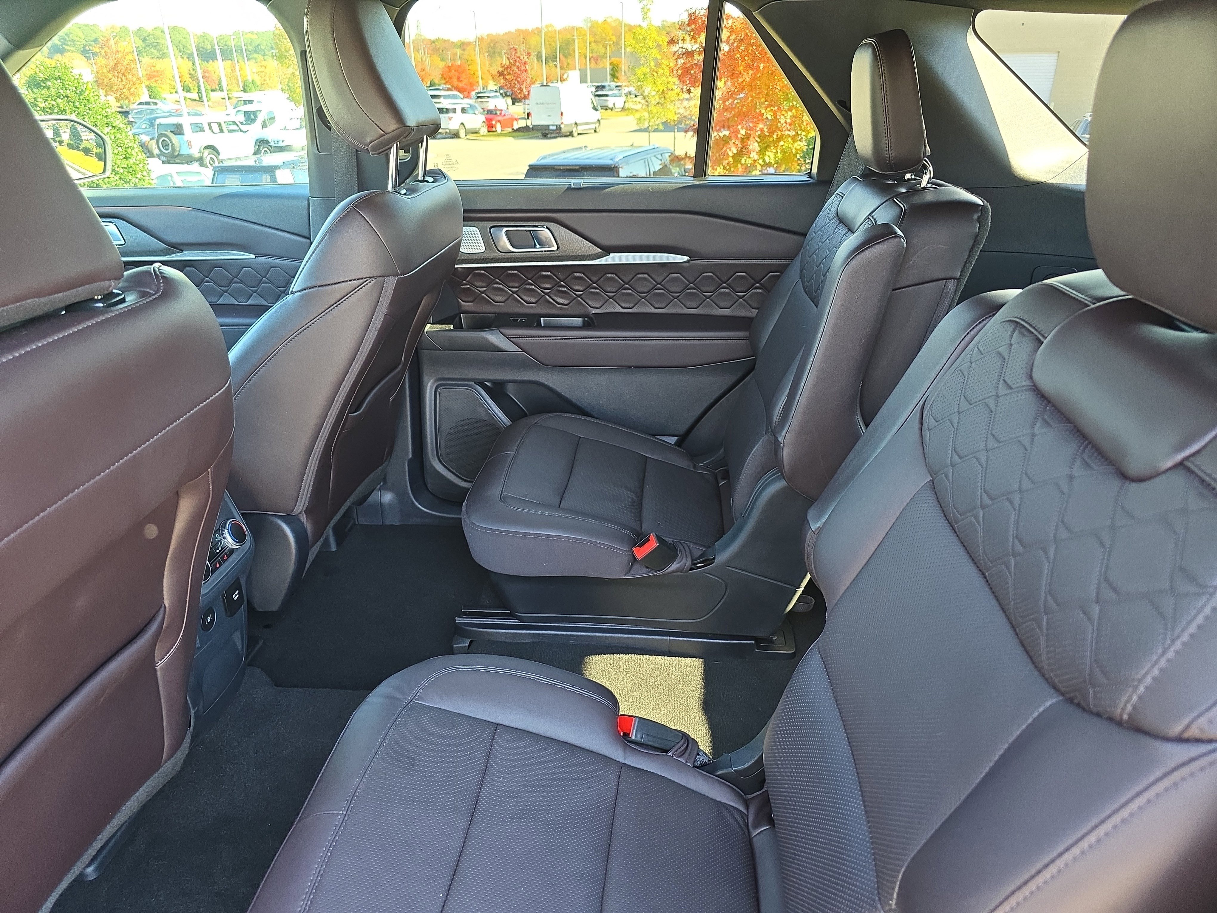 Used 2025 Ford Explorer Platinum w/ Ultimate Package image 13