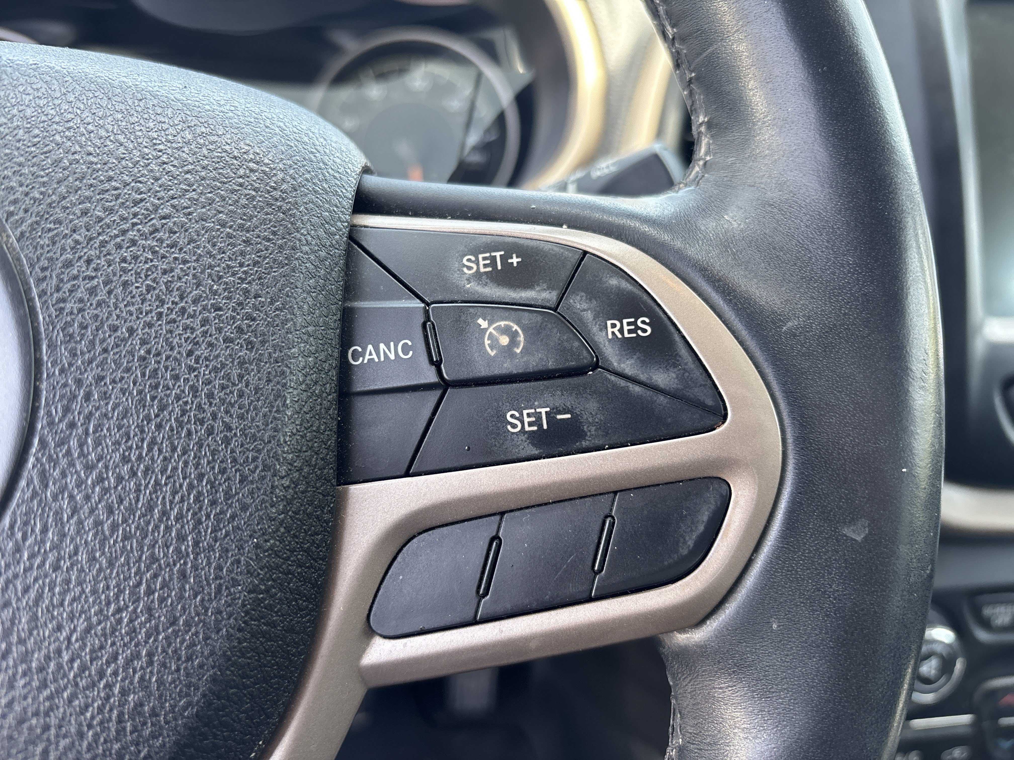 Used 2017 Jeep Cherokee Limited w/ Luxury Group FWD image 15