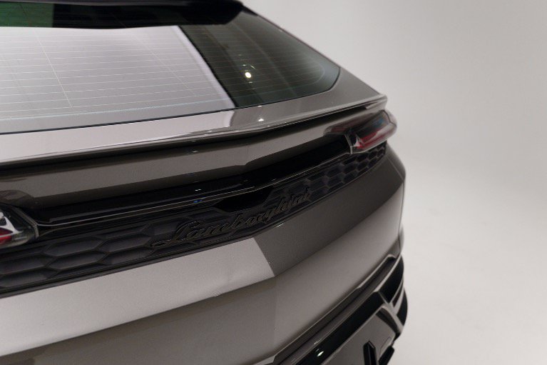 Used 2025 Lamborghini Urus SE AWD/4WD image 49