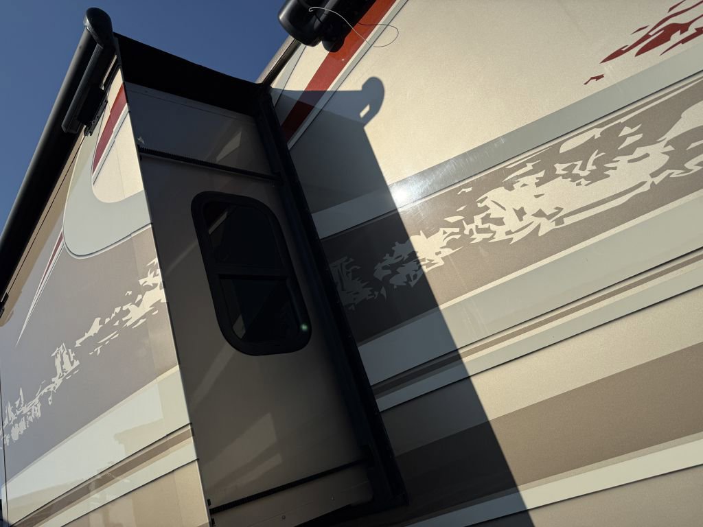 Used 2018 RAM 5500 SLT w/ Quick Order Package 29G SLT image 26