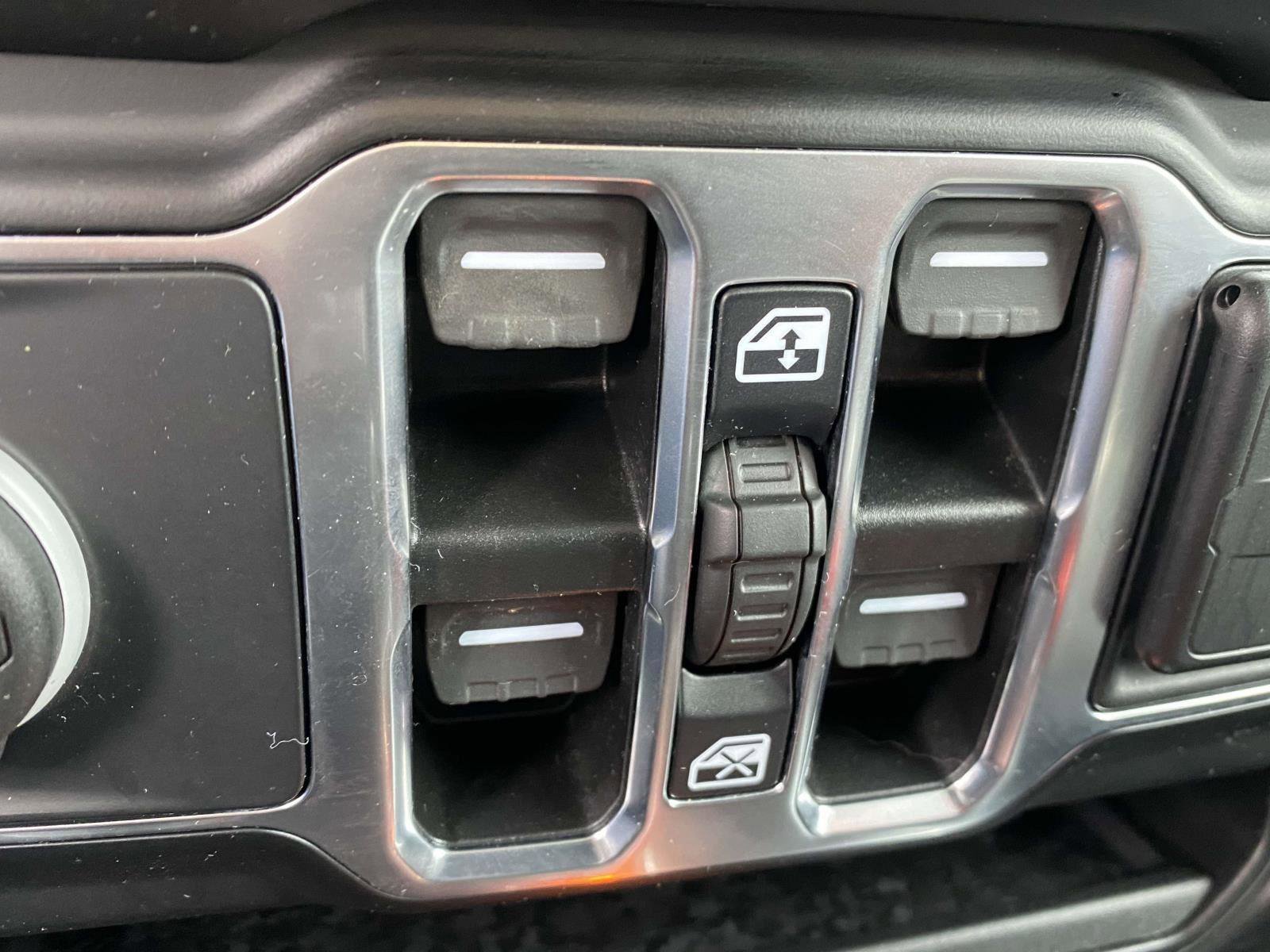 Certified 2021 Jeep Gladiator Willys image 6