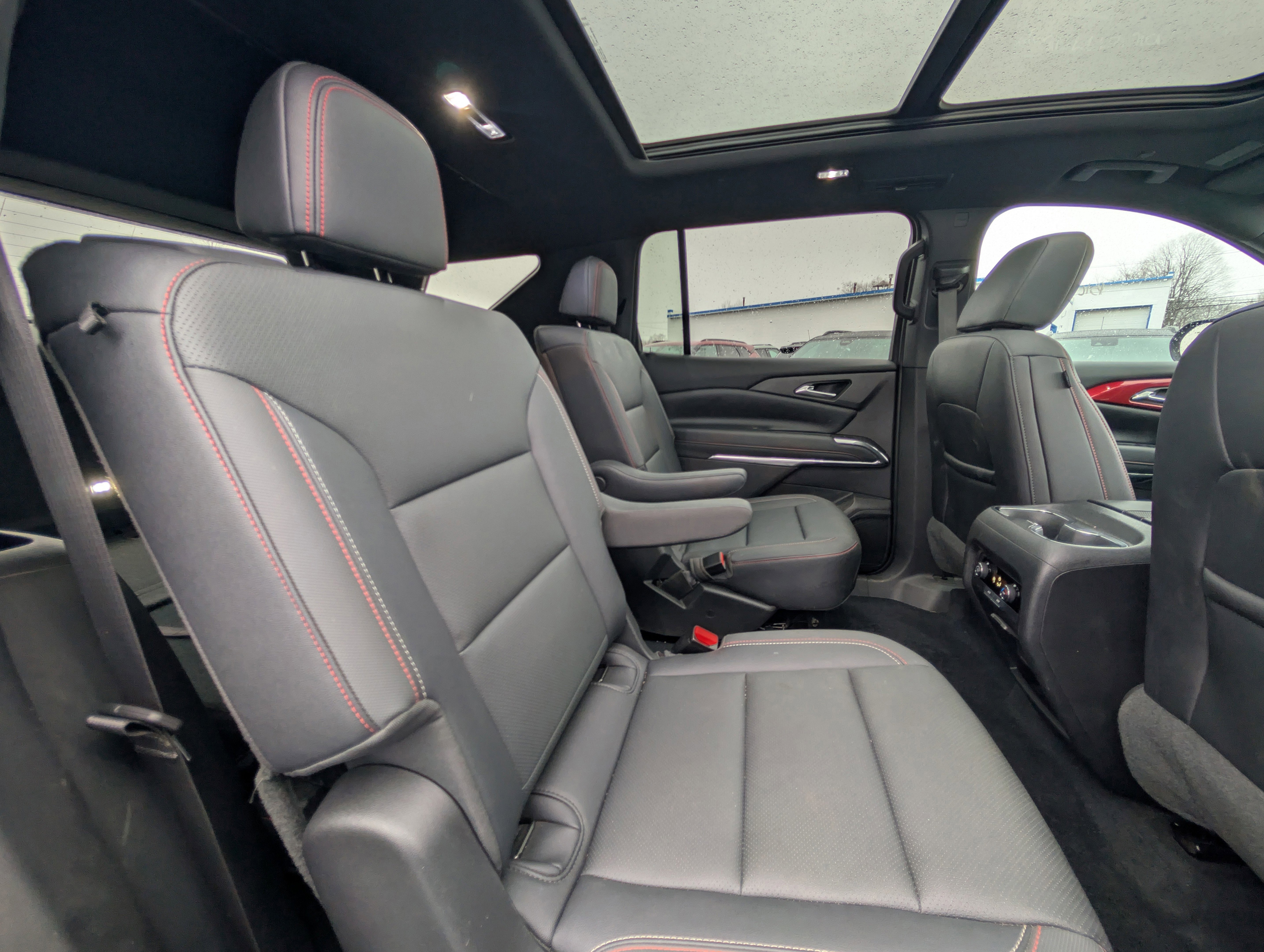 Used 2025 Chevrolet Traverse Z71 image 42