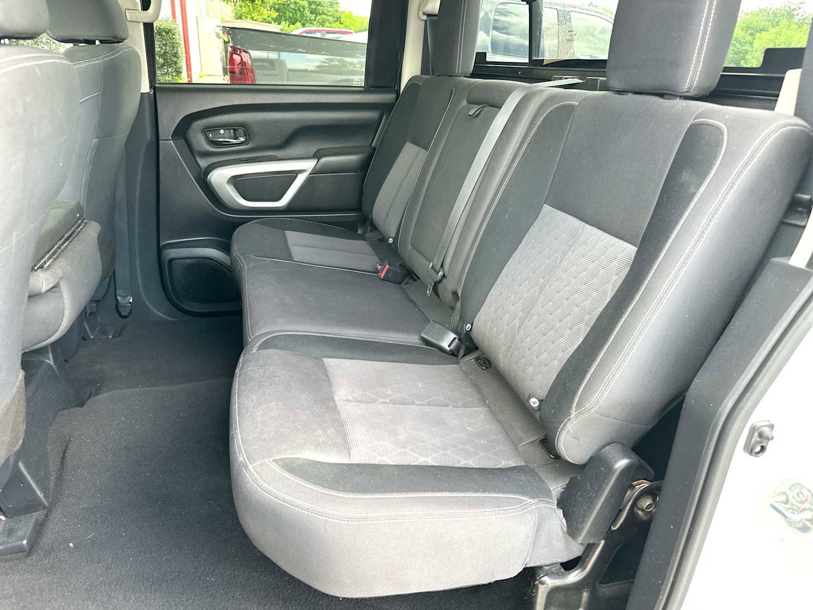 Used 2022 Nissan Titan SV image 23